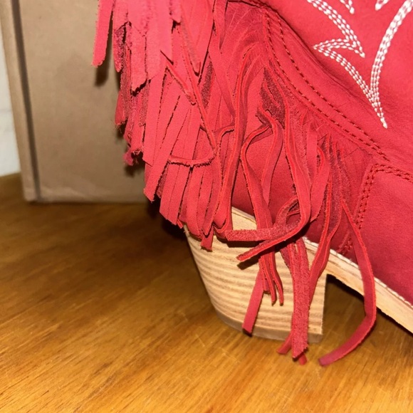 LIBERTY Black Vegas Red Heeled Boots w Fringe - Picture 2 of 4